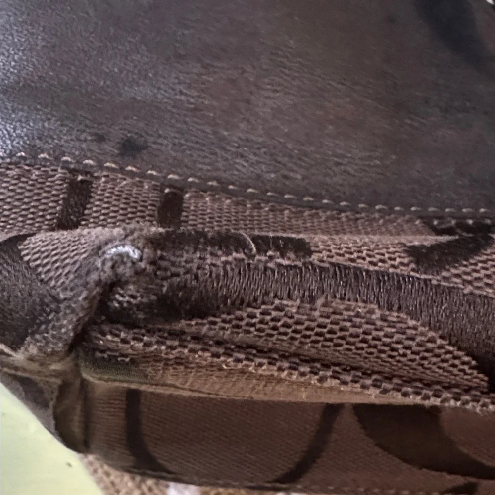 Coach Patterned Tote Bag with zipper - Picture 14 of 17